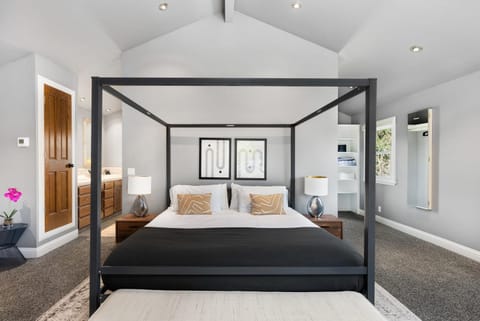 Luxury Wine Country Cigar Lounge King Suite BBQ House in Santa Rosa