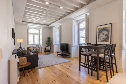 TV and multimedia, Living room, Seating area, Dining area