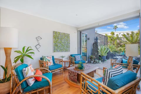 Day, Balcony/Terrace, Living room, Seating area