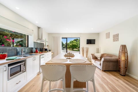 Kitchen or kitchenette, Living room, Dining area