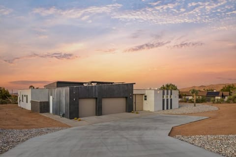 Ishan By The Cohost Company House in Yucca Valley