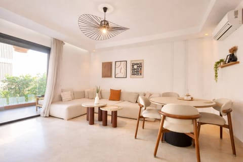 Living room, Seating area, Dining area, air conditioner
