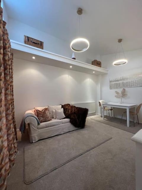 Freddies Boutique Retreat Near Porthcawl House in Wales