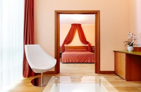 Living room, Photo of the whole room, Seating area, Bedroom