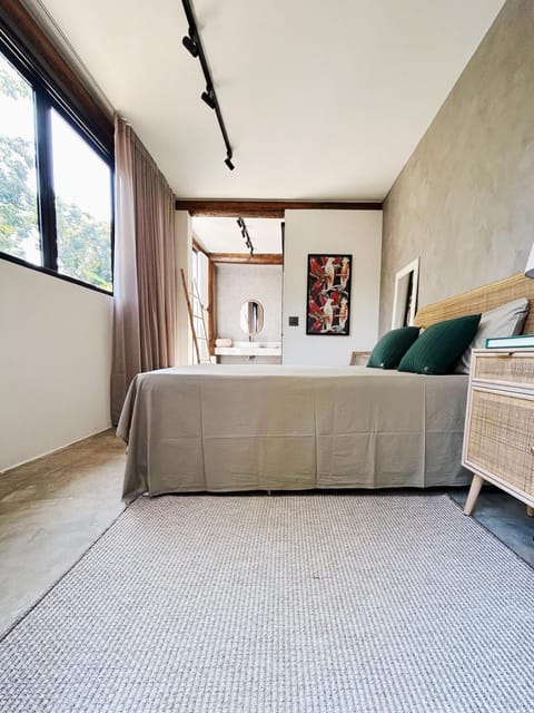 Bed, Photo of the whole room
