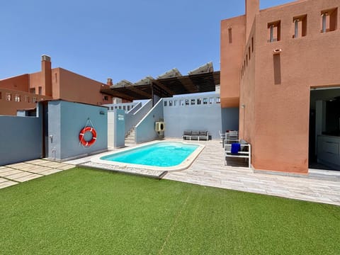 Pool view, Swimming pool, sunbed