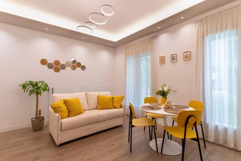 Living room, Lounge or bar, Seating area, Dining area
