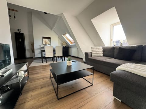 Communal lounge/ TV room, TV and multimedia, Living room, Seating area