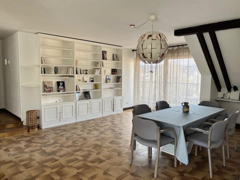 Library, Living room