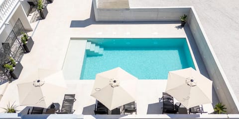 Patio, Pool view, Swimming pool, sunbed