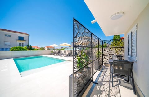 Patio, Balcony/Terrace, Seating area, Dining area, Pool view, Swimming pool, sunbed