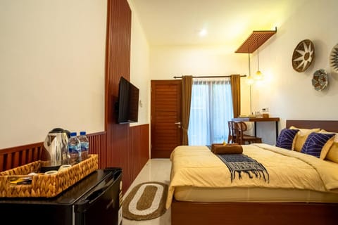 Bed, TV and multimedia, Living room, Bedroom