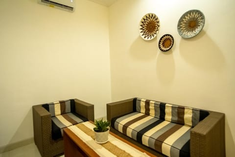 Living room, Seating area, air conditioner