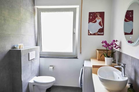 Large 2BR Apart up to 5 ppl, Work&Long Stay, BASF with Strong Wifi Apartment in Frankenthal