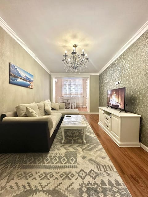 Living room, Photo of the whole room, Seating area, Evening entertainment