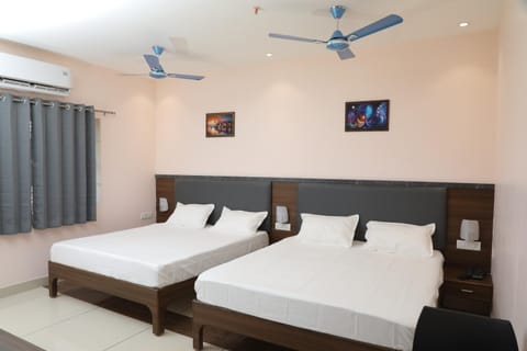 Bed, Photo of the whole room, air conditioner