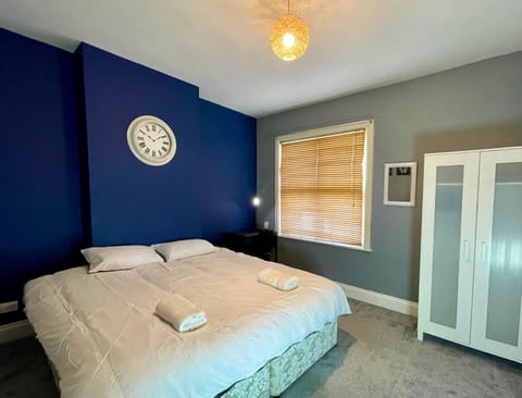 Bed, Bedroom, wardrobe