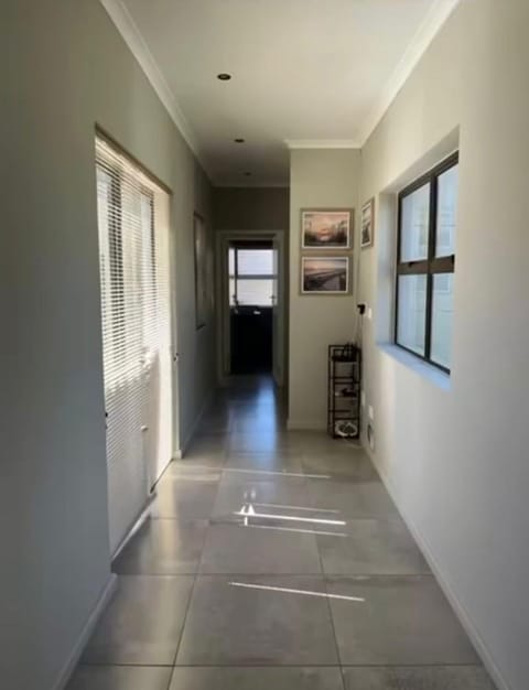 Serene pool house luxury 8 slp self-catering accom, Langebaan Golf estate Villa in Western Cape