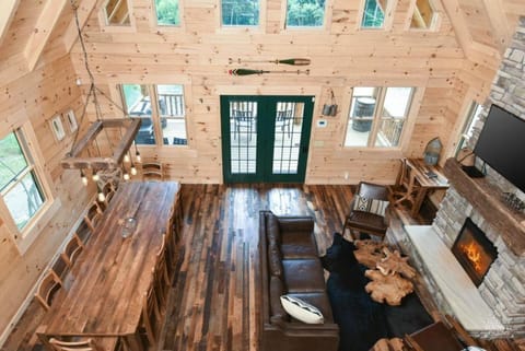 Stone Lake Lodge - Lakeside Cabin - Stocked Pond Cabin in Ohio