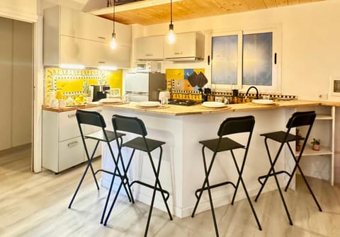 Kitchen or kitchenette, Dining area, pet friendly, stove, toaster