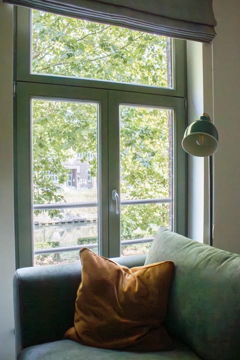 Seating area, Landmark view