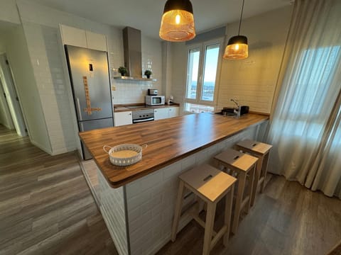Kitchen or kitchenette, Dining area, stove
