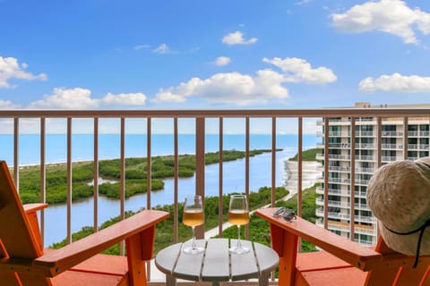 View (from property/room), Balcony/Terrace, Pool view, Sea view