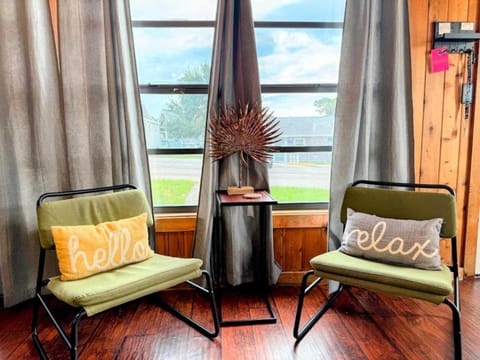 Hook's Cabin- Lake & Pool Near Disney A-frame Cabin in Clermont