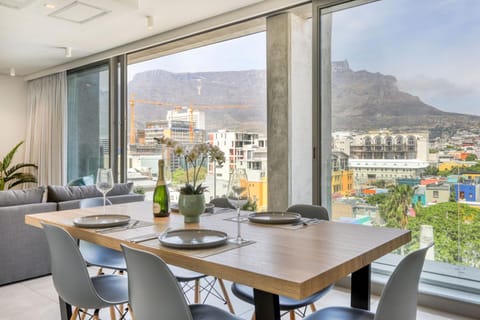 Day, Natural landscape, Seating area, Dining area, City view, Mountain view