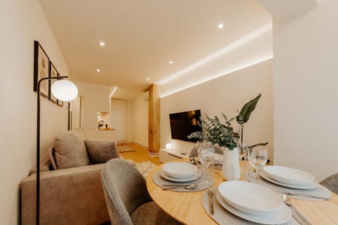 TV and multimedia, Living room, Seating area, Dining area