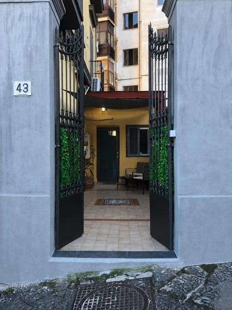 Facade/entrance, Inner courtyard view