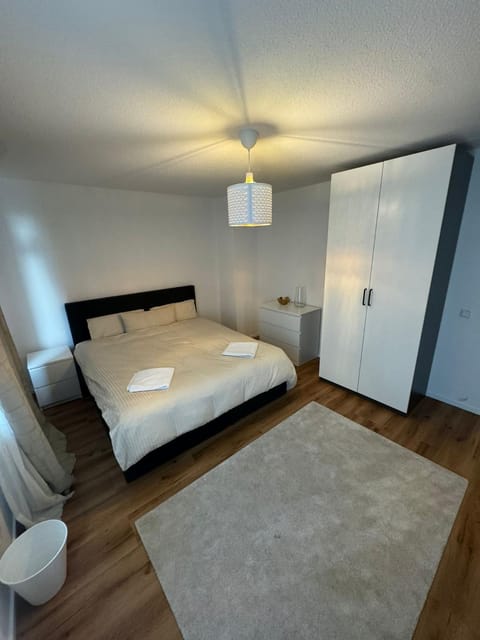 Bed, Photo of the whole room, Bedroom, wardrobe