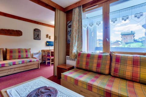 Bed, Living room