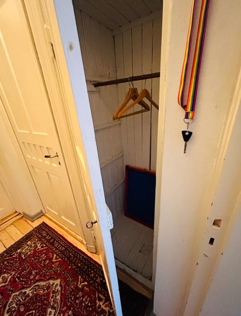 Art gallery room with own entrance at the centre of Helsinki Vacation rental in Helsinki