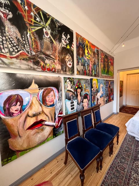 Art gallery room with own entrance at the centre of Helsinki Vacation rental in Helsinki