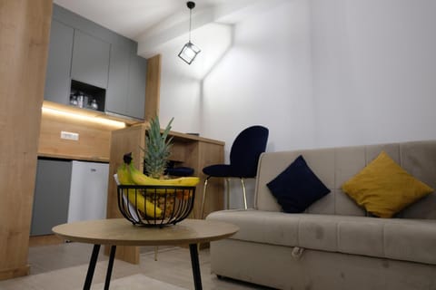 Kitchen or kitchenette, Living room, Seating area, Dining area