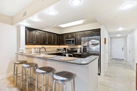 Kitchen or kitchenette, dishwasher, minibar, oven, stove, toaster