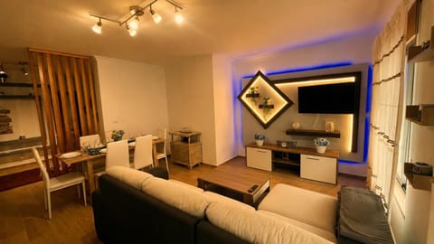 Communal lounge/ TV room, Living room, Seating area