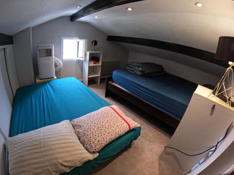 Chambre 4 personnes 2 lits proche métro 5 Vacation rental in Île-de-France