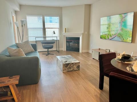 Cozy Large 1 Bedroom Condo by UCLA Apartment hotel in Westwood