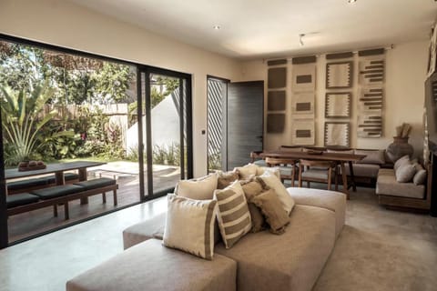 Day, Garden, Living room, Seating area, Garden view