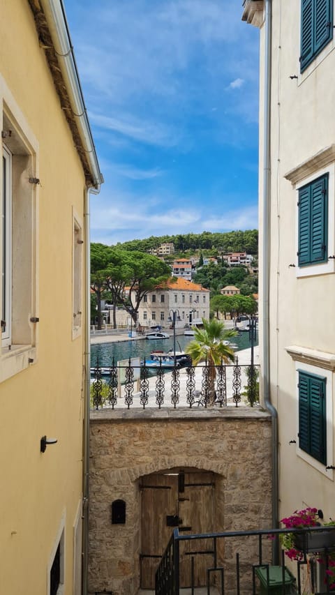 Toilet, Property building, View (from property/room), Balcony/Terrace, City view, Sea view