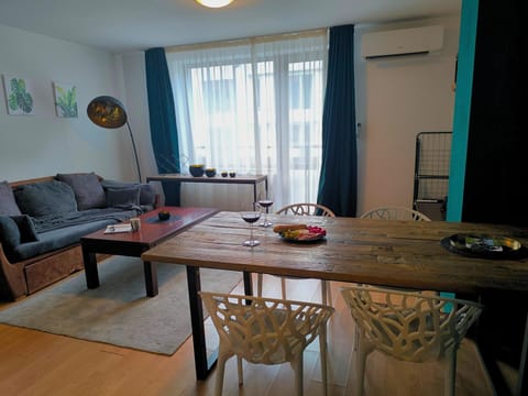 Living room, Seating area, Dining area, air conditioner