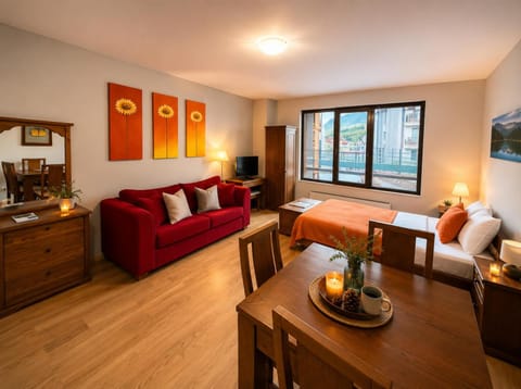 Bed, View (from property/room), Living room, Decorative detail, Dining area, Bedroom