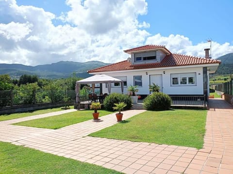 Property building, Natural landscape, Garden, Garden view, Mountain view