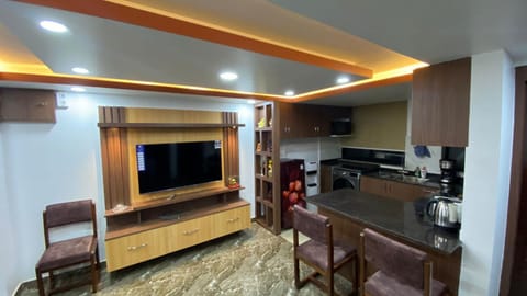 TV and multimedia, Kitchen or kitchenette, Living room, Seating area, Dining area