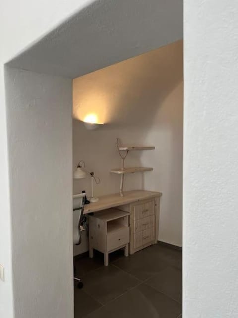 Nostos Central Cave House with jacuzzi Apartment in Thera