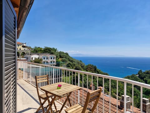 Day, Natural landscape, View (from property/room), Balcony/Terrace, Dining area, Mountain view, Sea view