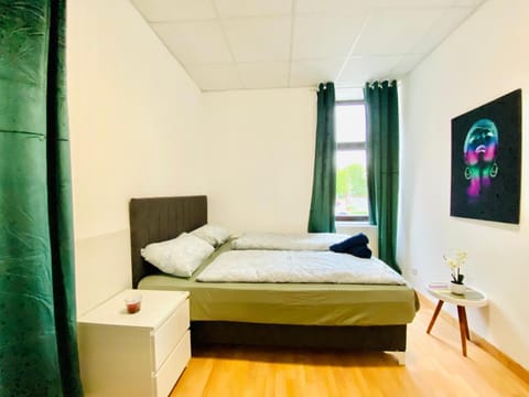 Property building, Bed, Bedroom