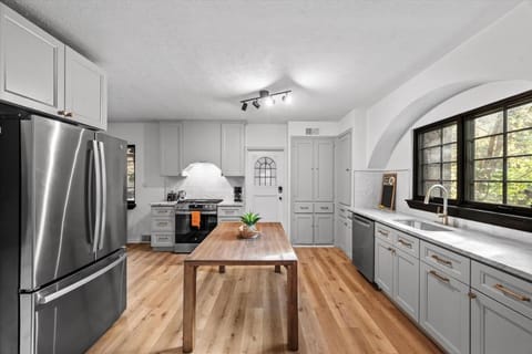 The Walnut Suites - The Family Suite House in Shadyside